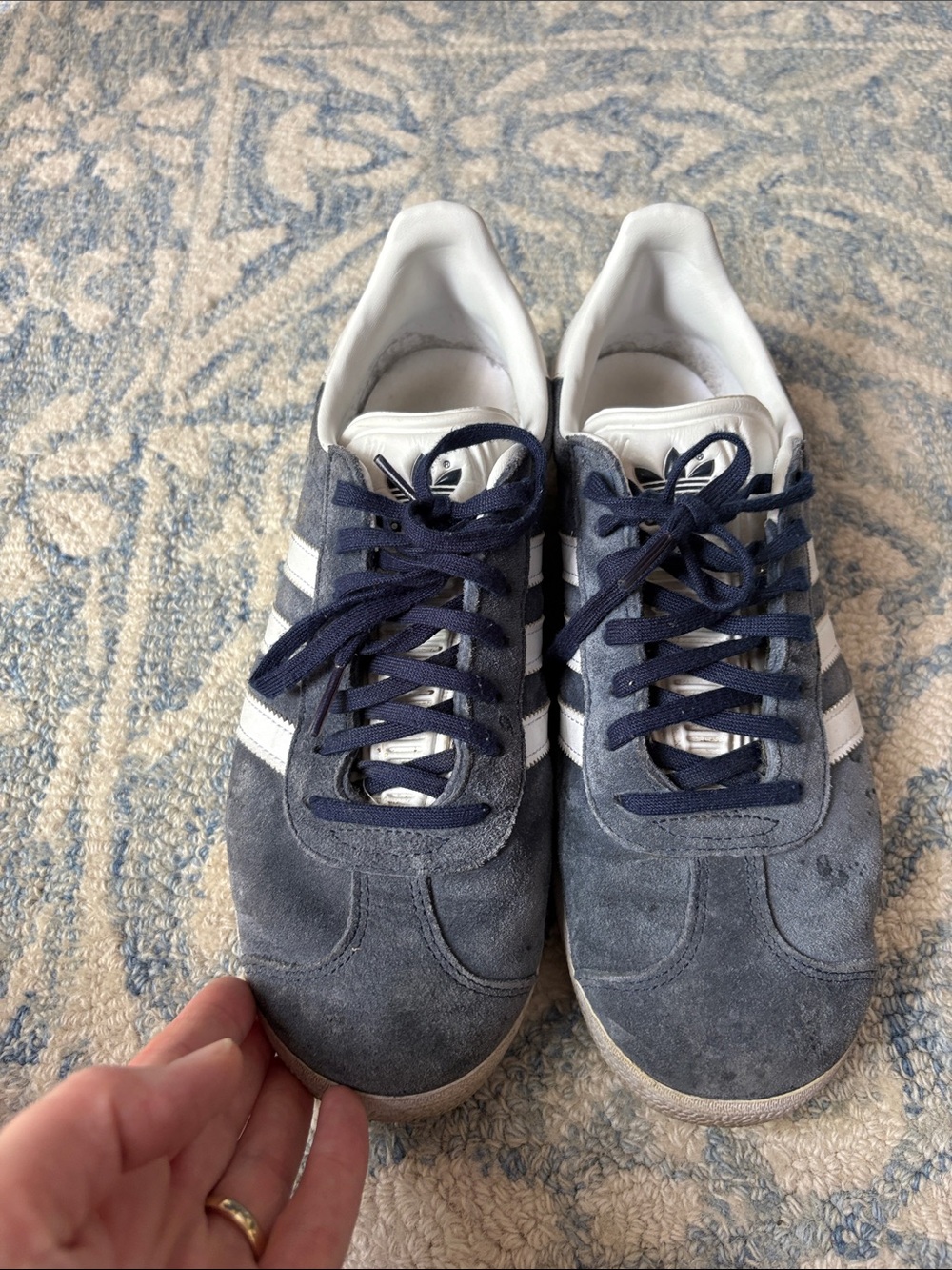 adidas Navy gazelle - size 8